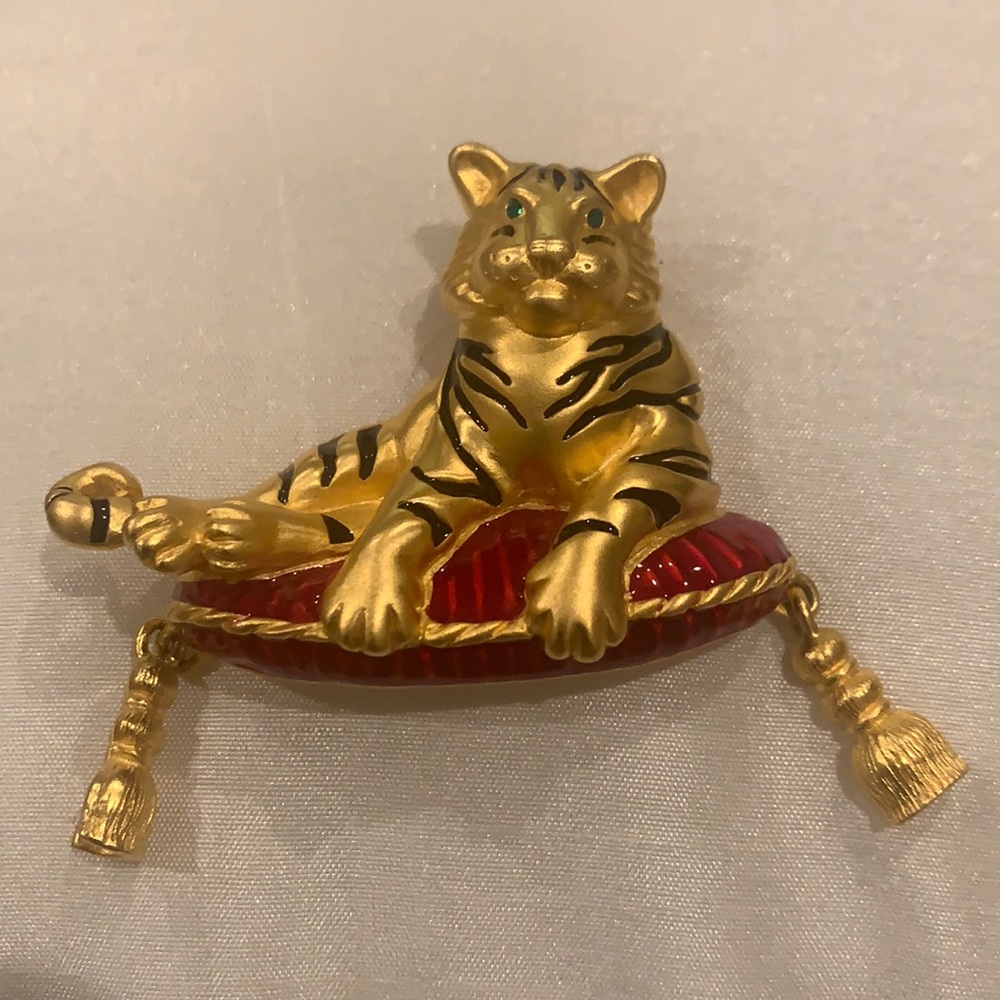 Tiger pin Bob Mackie